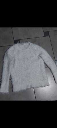 Bialy sweterek dziewczecy 134-140