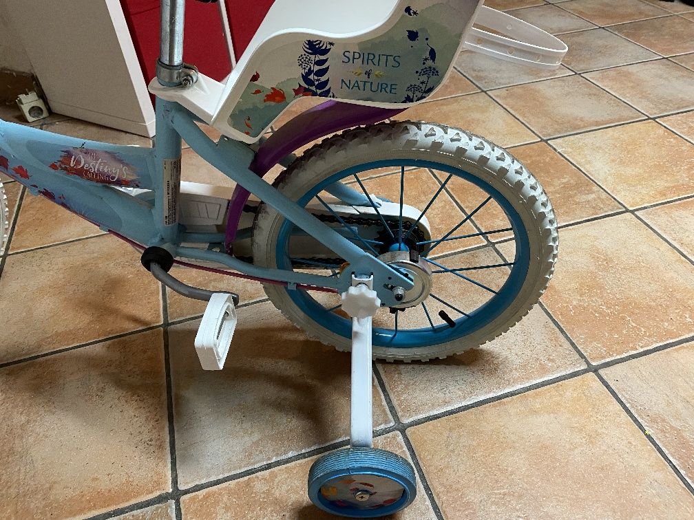 Bicicleta frozen com rodinhas e com cesto e banco para bonecos