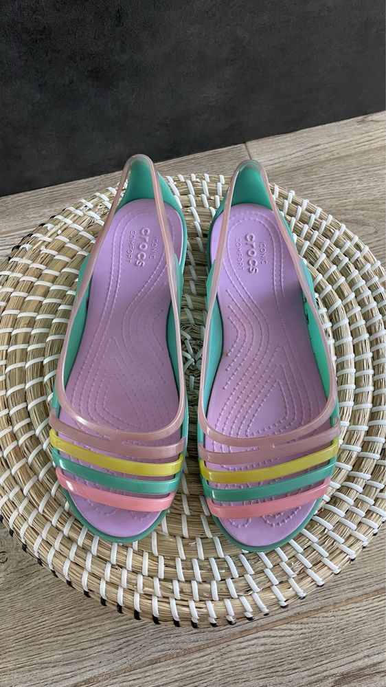 Crocs sandały Isabella Huarache Flat Iris & Green W6 36/37