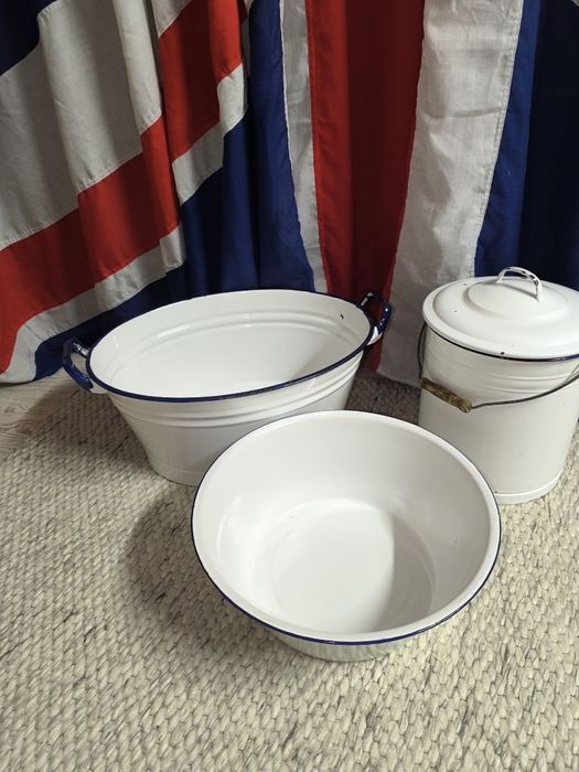 Эмалированный таз. Ведро