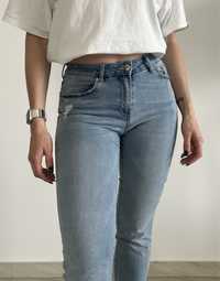 Jasnoniebieskie jeansy skinny z przetarciami H&M r. 36