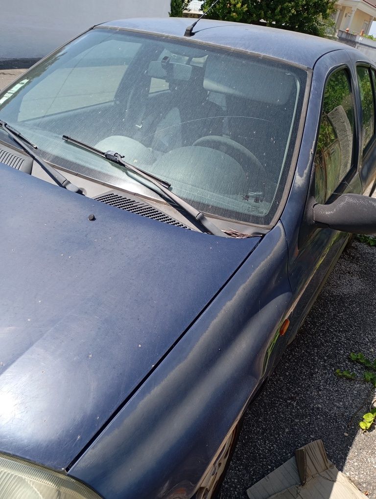 Renault Clio para peças