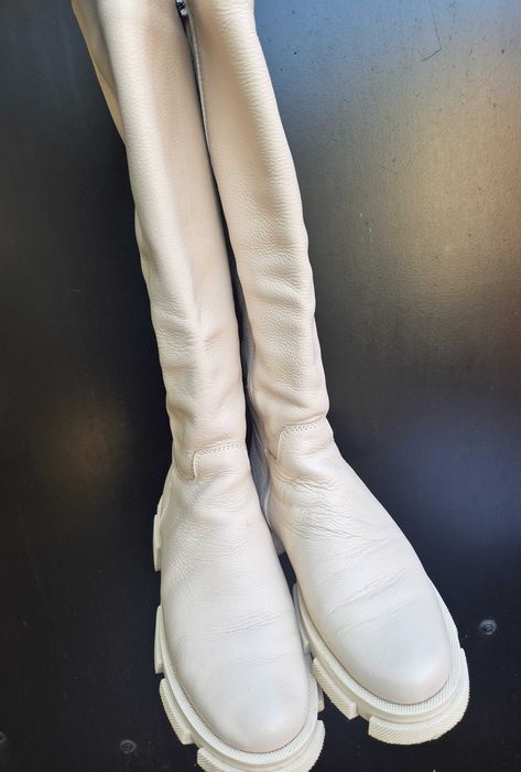 Преміальні жіночі чоботи труби зі шкіри молочного кольору