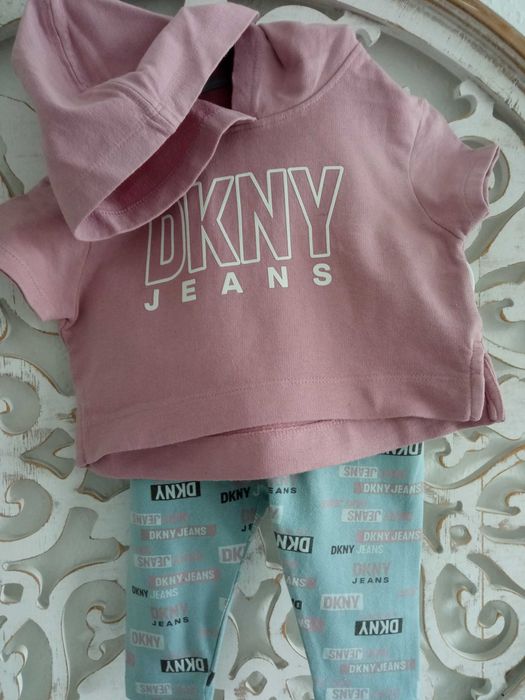 DKNY komplet rozmiar 12 miesięcy, jest