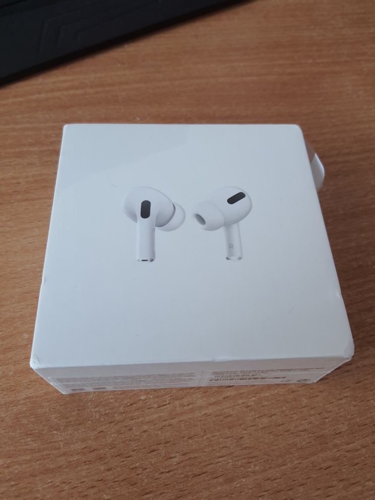 Срочно продам Наушники AirPods Pro with MagSafe Charging Case 2021 (ML