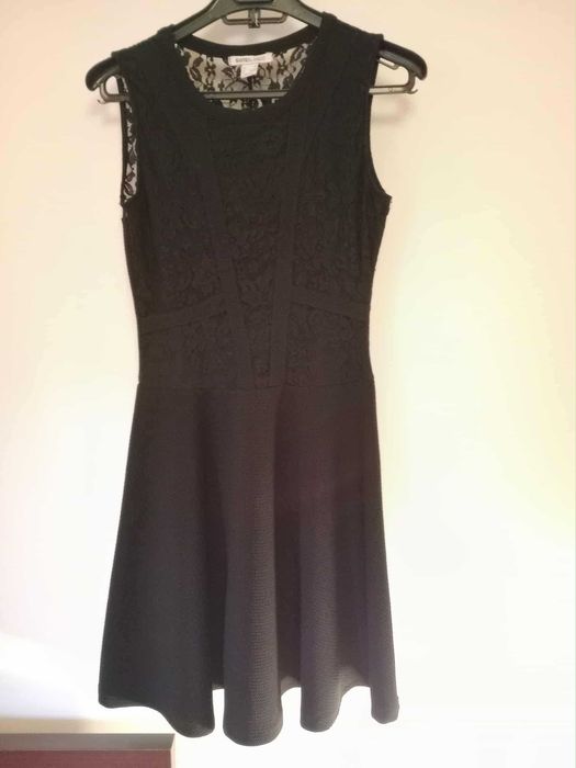 vestido preto com renda