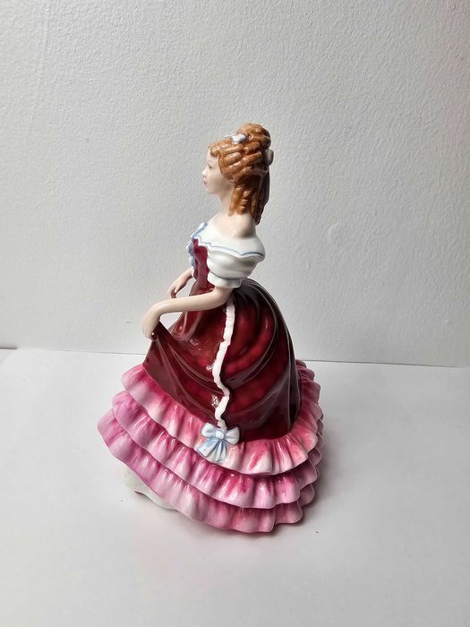 Figurka Porcelana Royal Doulton "SWEET SIXTEEN" HN3648 20 cm Anglia