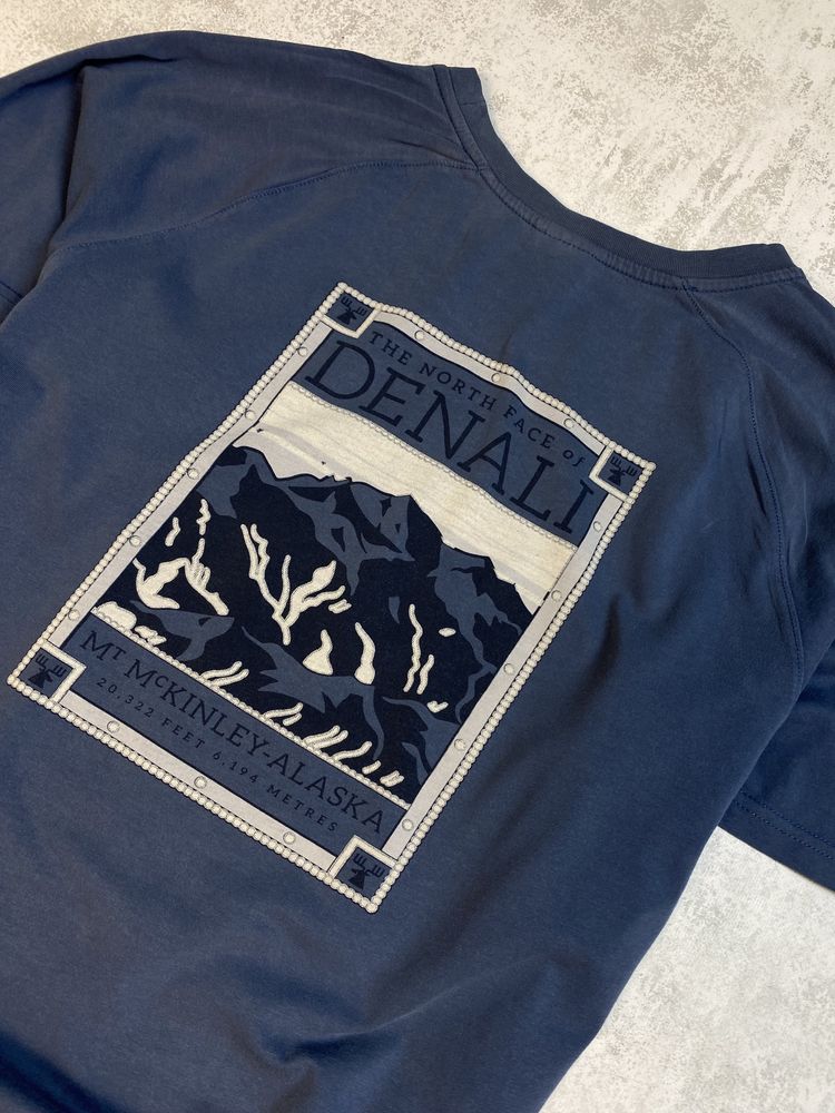Футболка The North Face з гірським логотипом Denali — блакитна