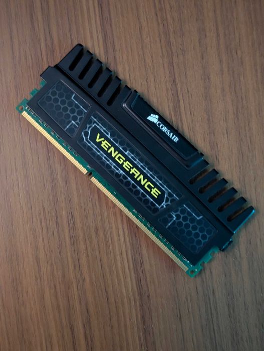 Memória RAM Corsair VENGEANCE 16GB (4x4GB) DDR3
