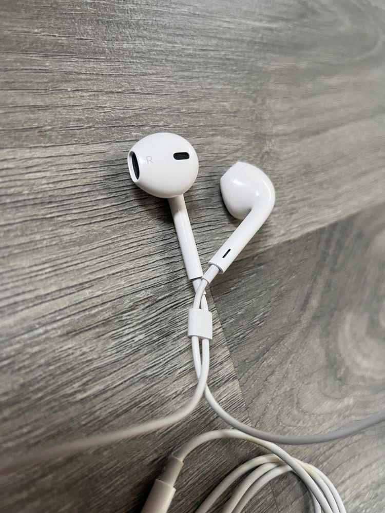 Навушники AirPods