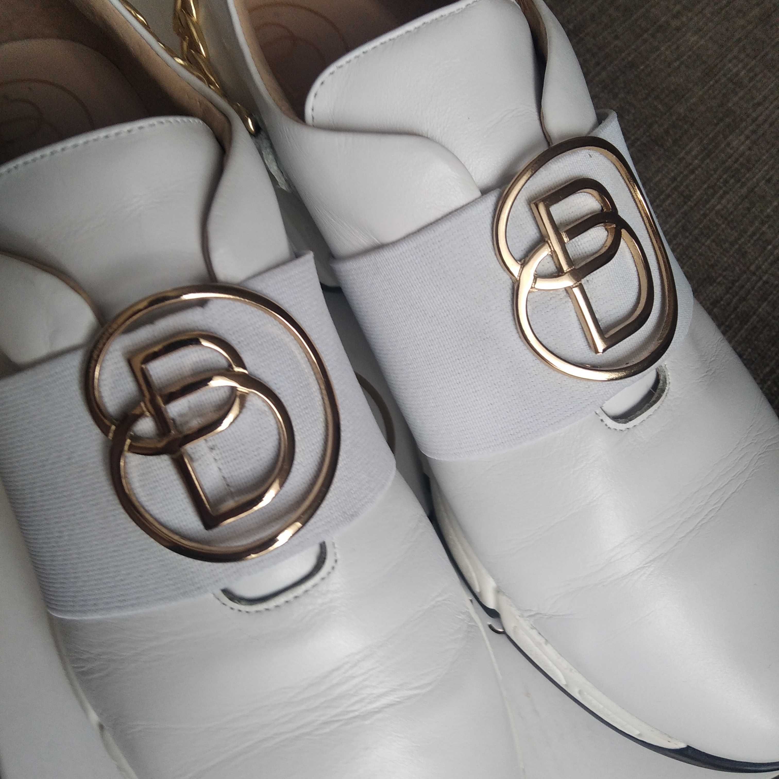 Sneakersy że skóry naturalnej