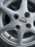 Felgi aluminiowe 175/65 r14 na zimowych oponach