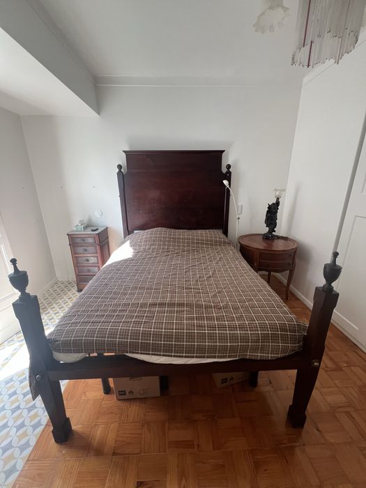 Cama articulada de casal em madeira maciça vintage