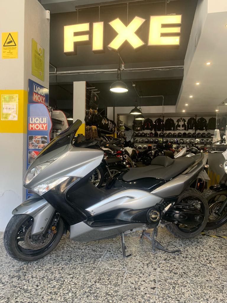 Yamaha TMAX de 2013 em óptimo estado 32819 Kms