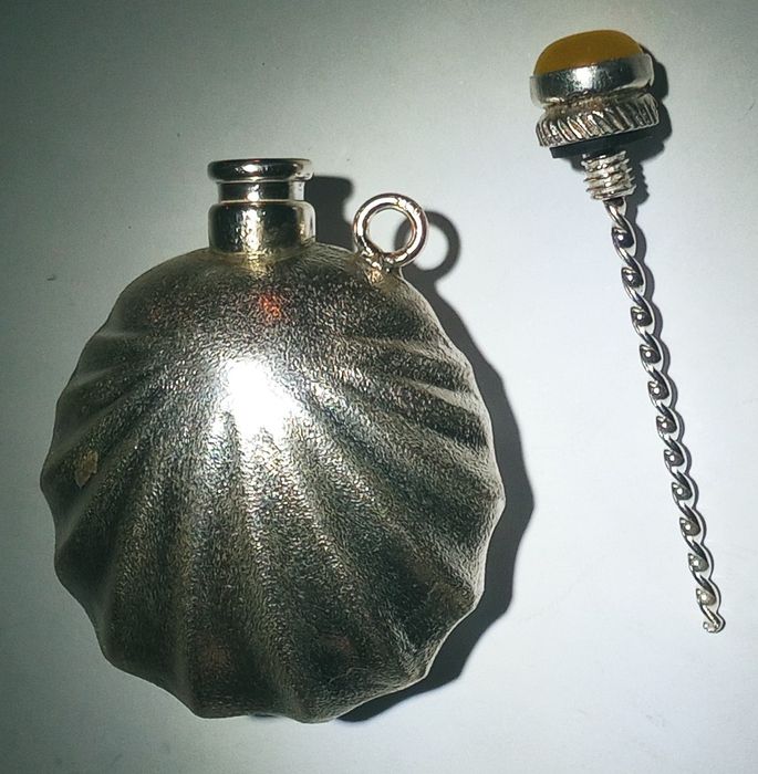 Perfumetka wisiorek na perfumy pojemniczek na perfumy ze srebra