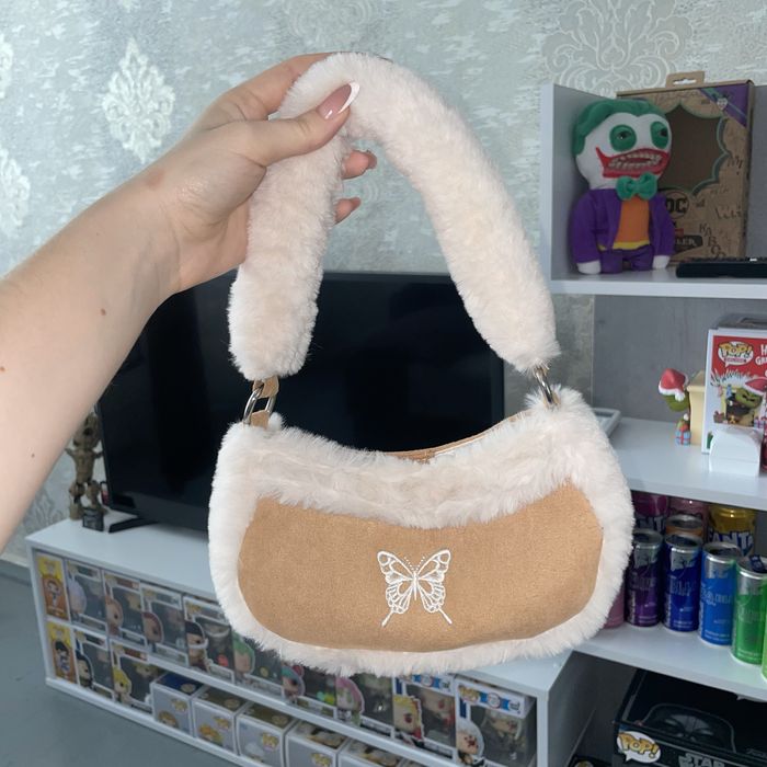 Маленькая  бежевая сумка