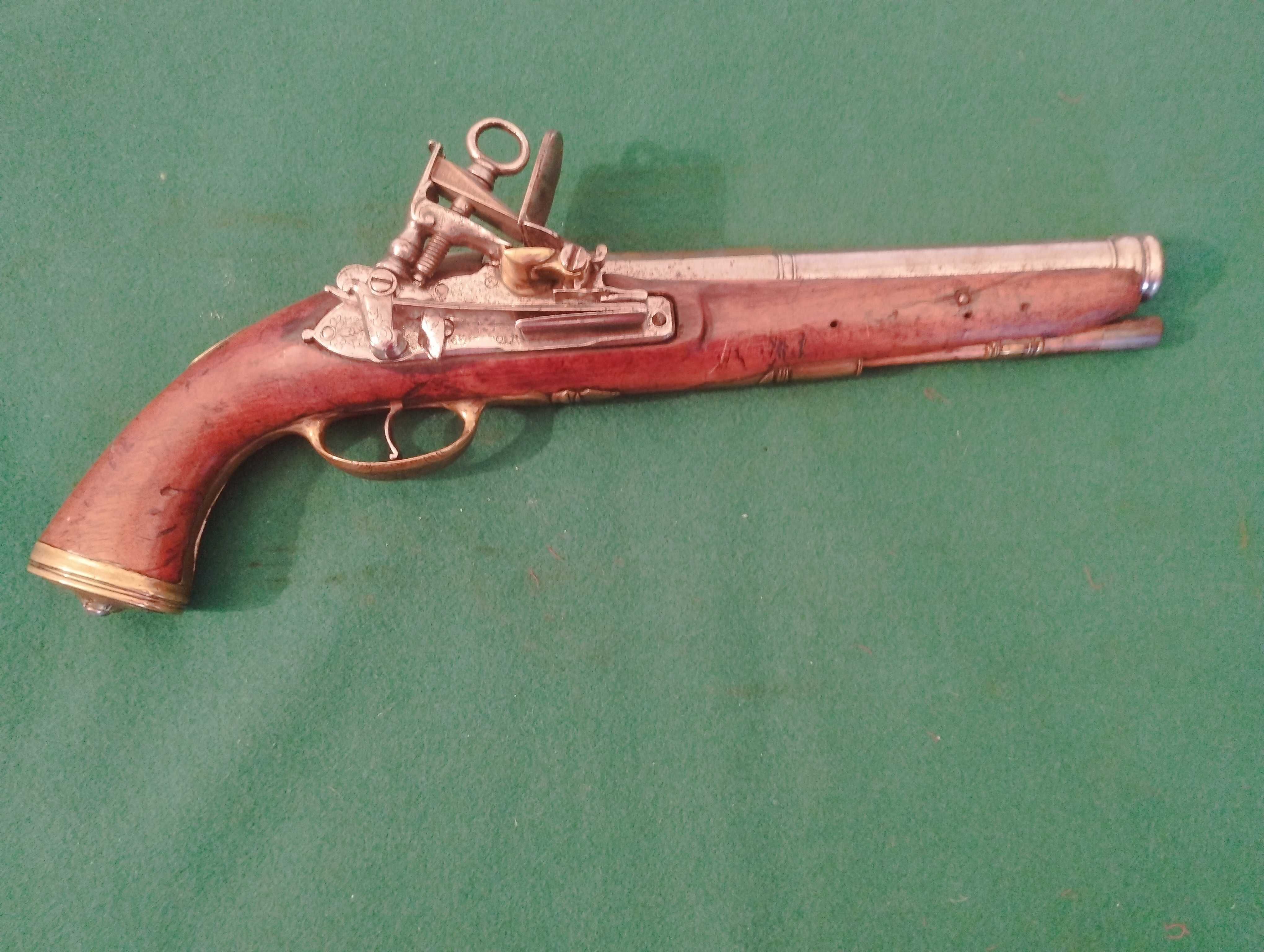Pistola de pederneira portuguesa  final do século XVIII.