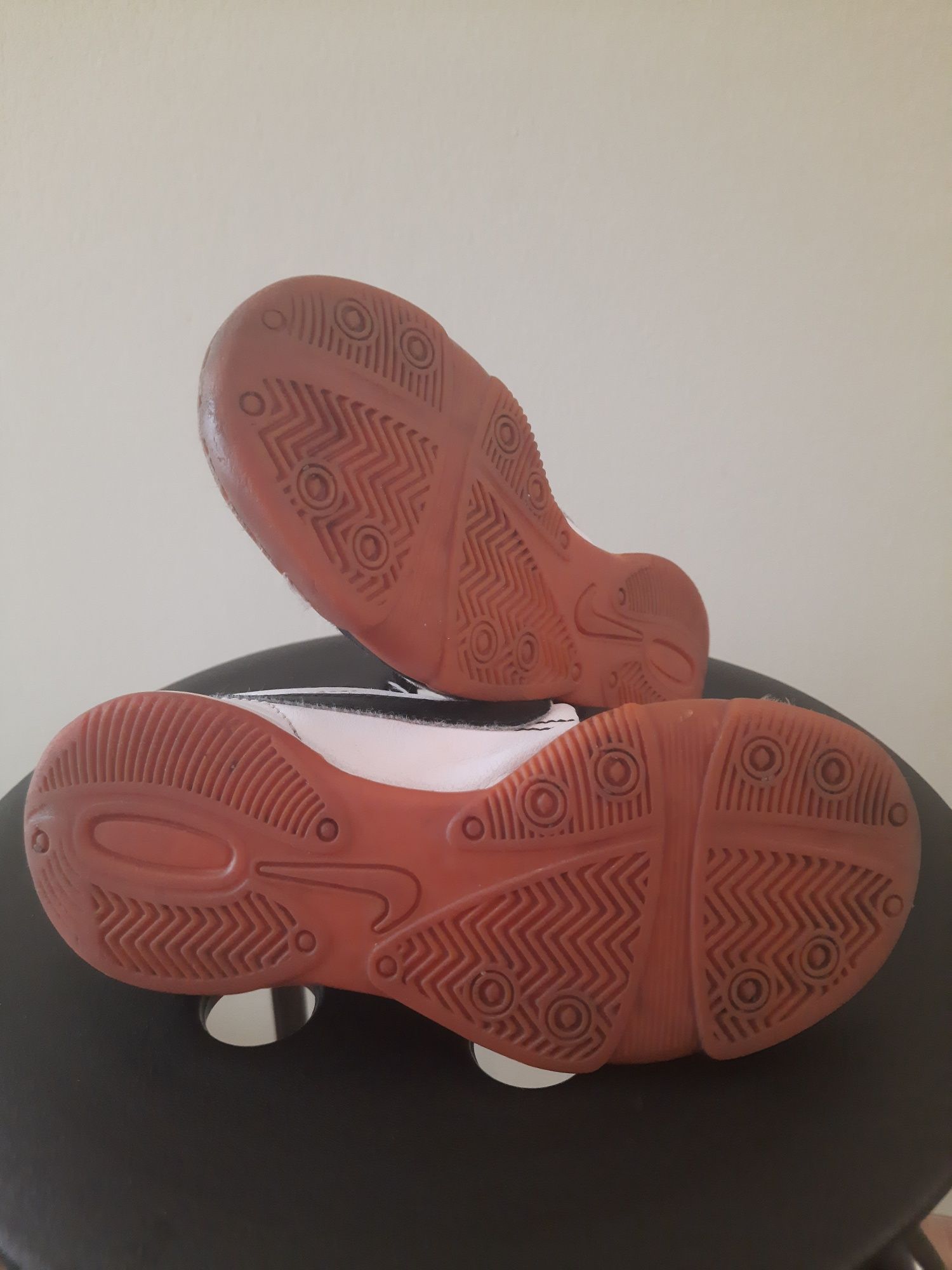 Buty sportowe/halówki chłopięce Nike r.30