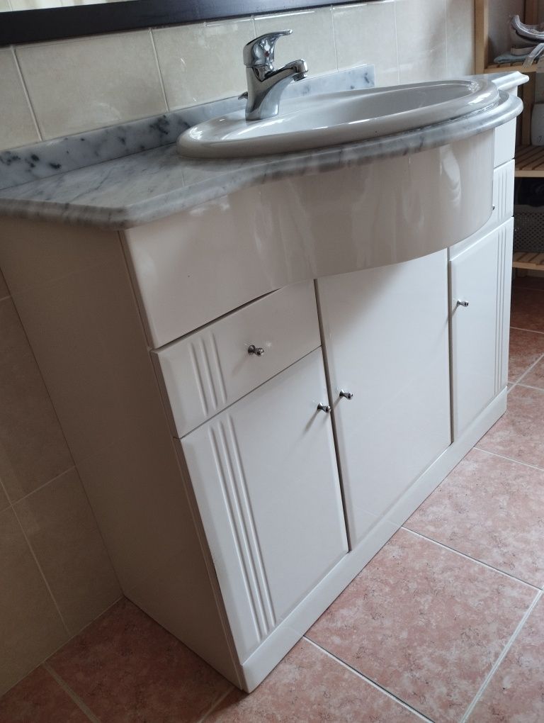Móvel WC com lavatório