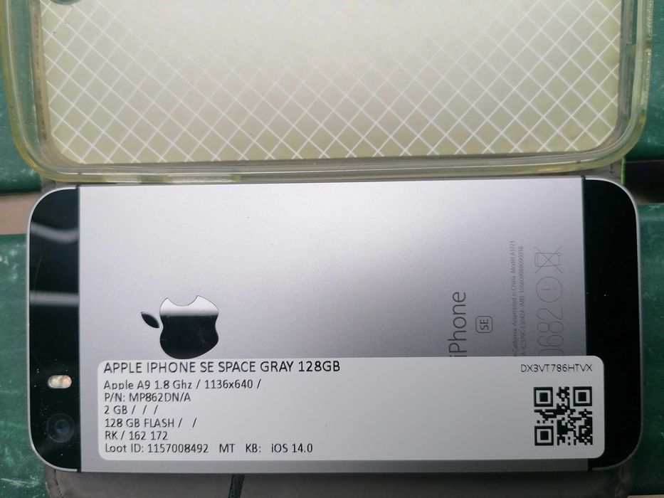 Apple iPhone SE 128 GB Space Gray + etui