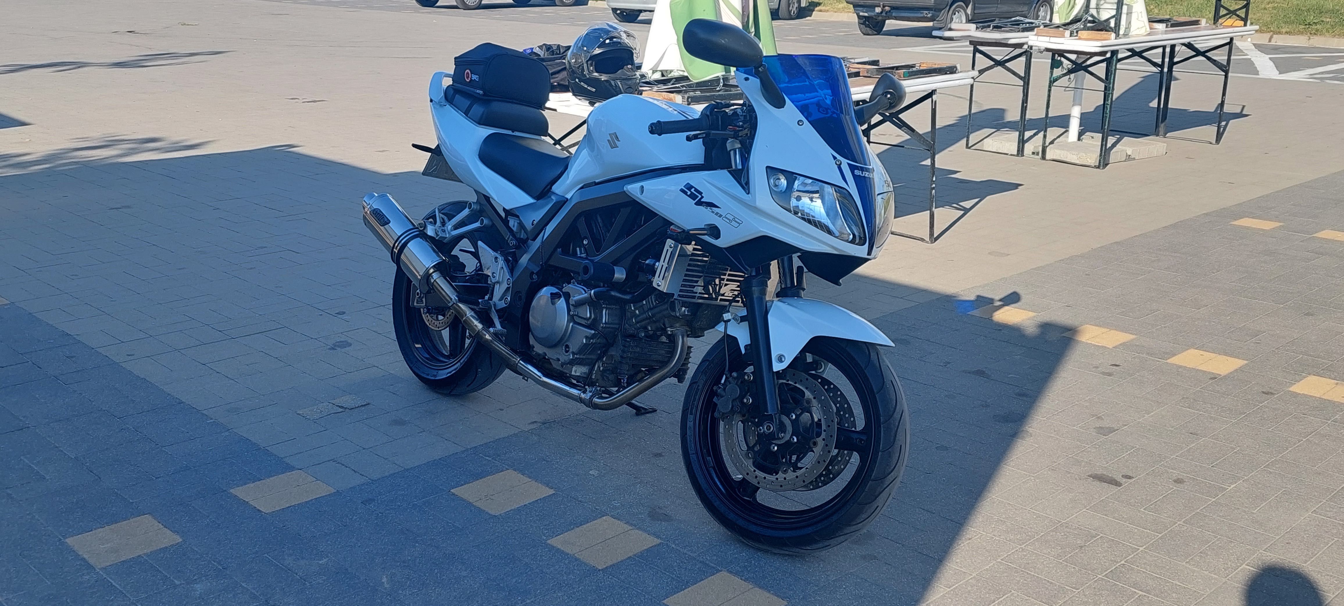 Witam sprzedam Suzuki SV 650 s z 2012r kolor białą perła .