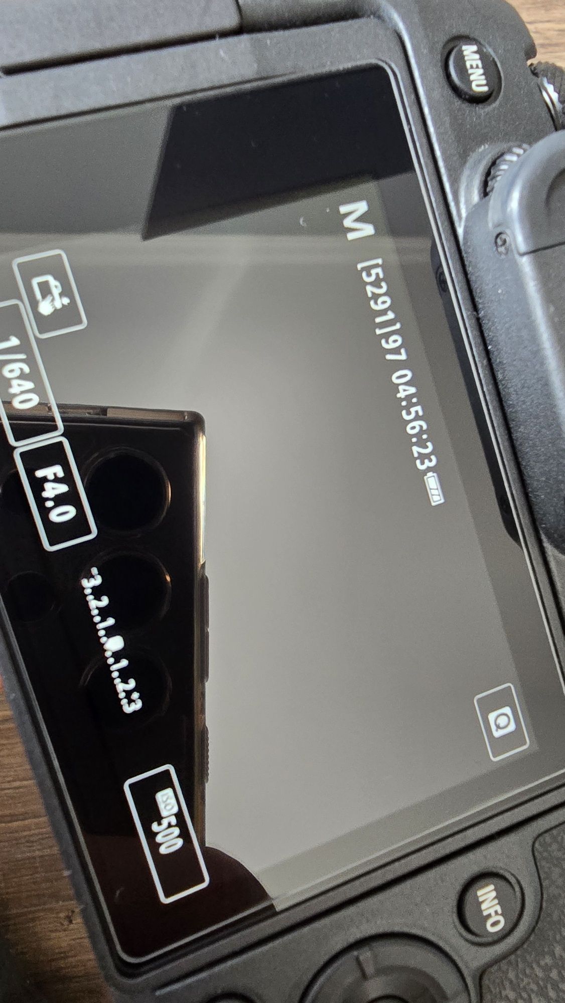 Canon eos RP z bateriami i plecakiem