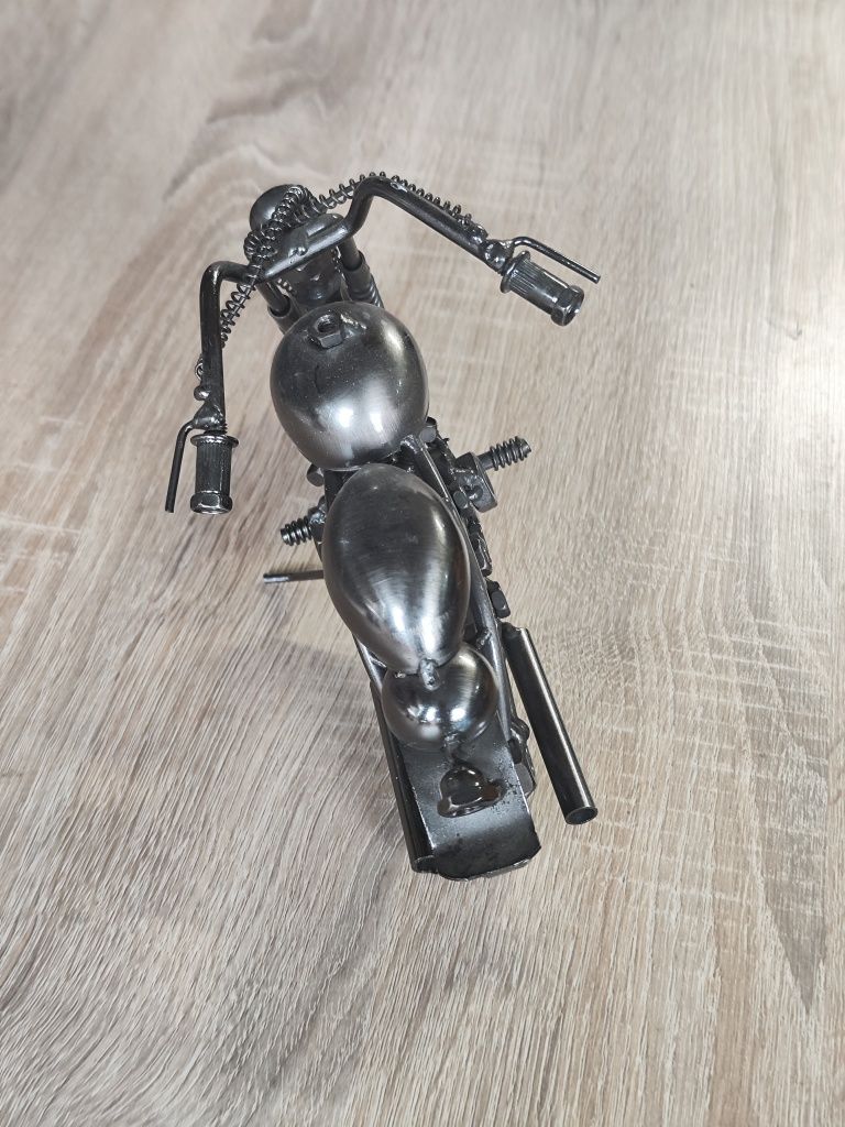 Model motocykla metalowy.