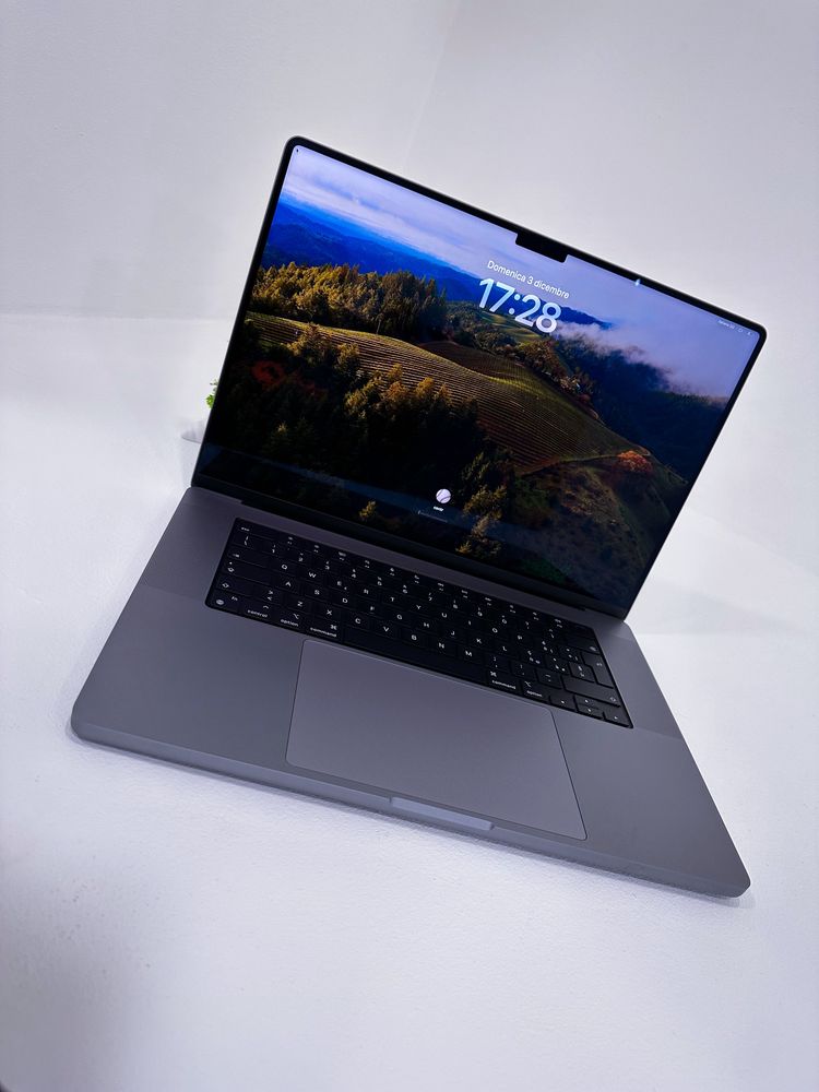 Продам MacBook Pro 16 2023 16/512 M2 Space Gray MNW83  13 циклів