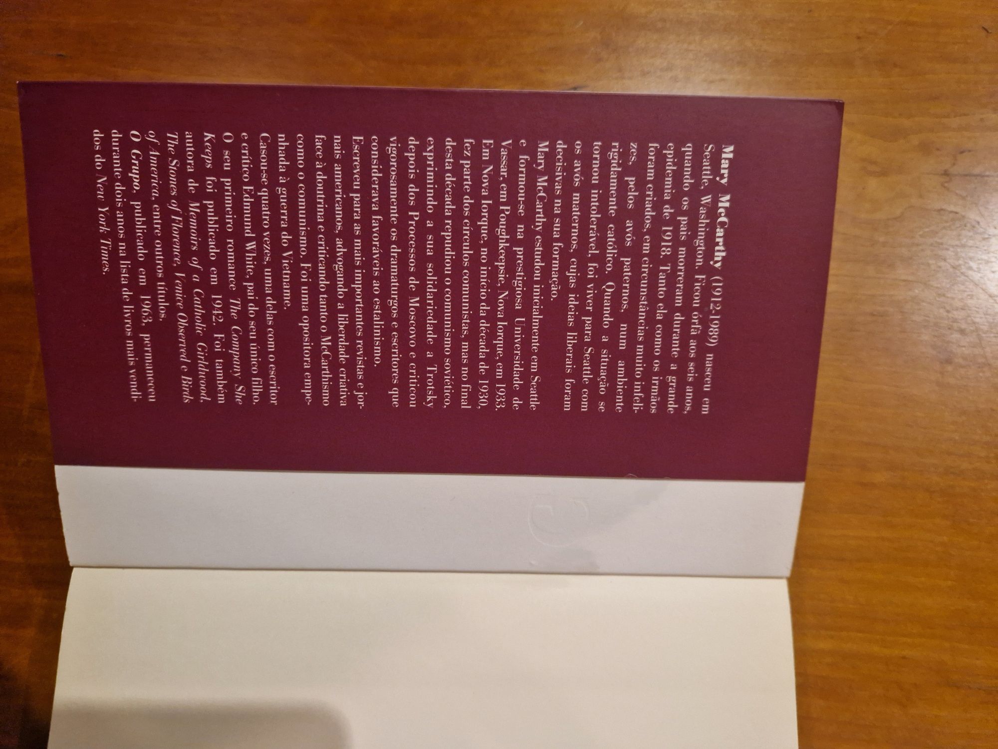 Livro "O Nome da Rosa", de Umberto Eco e "O Grupo", de Mary Macarthy
