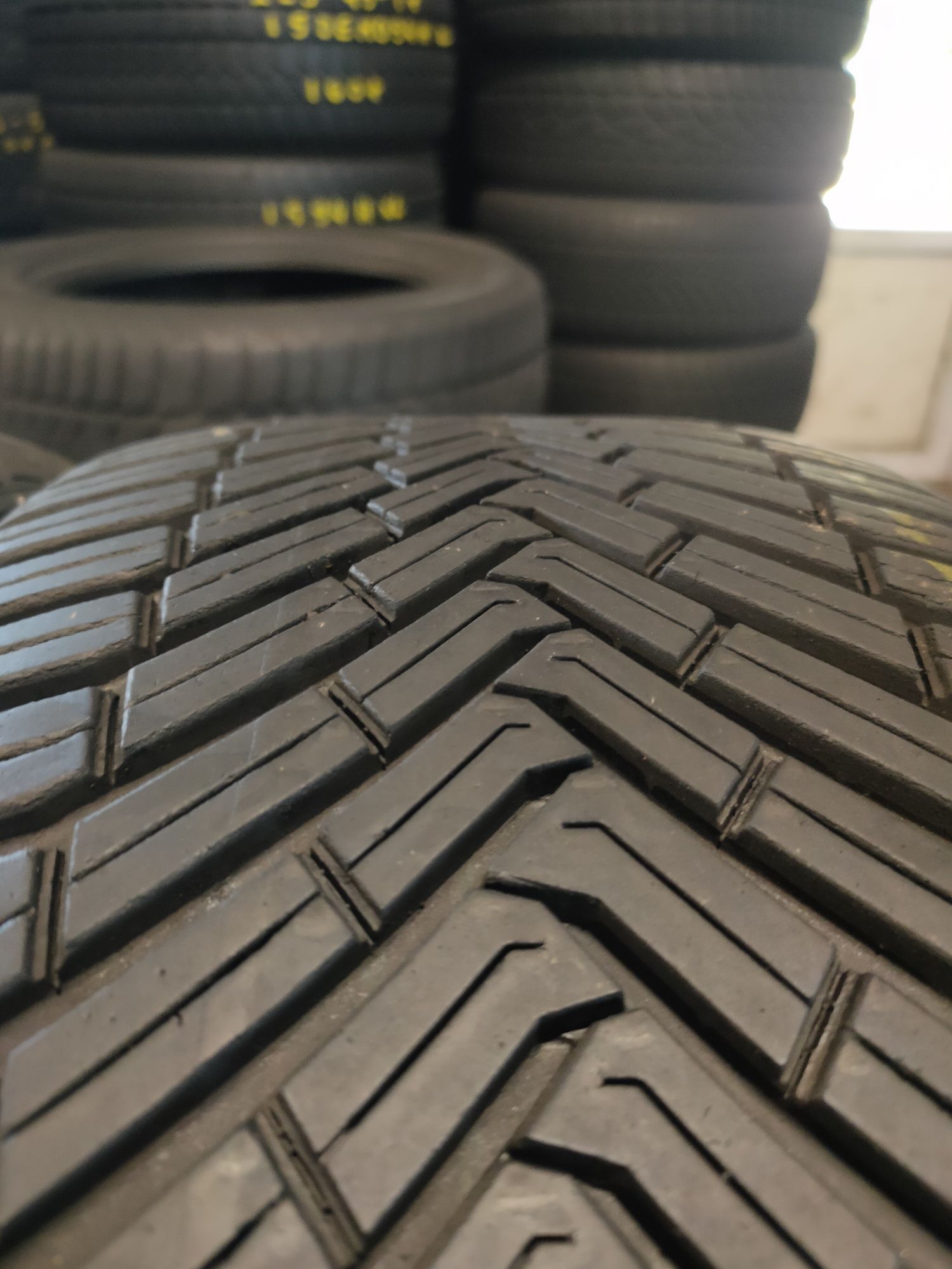 225/45r17 Continental AllSeasonContact z 2021r około 6,2mm