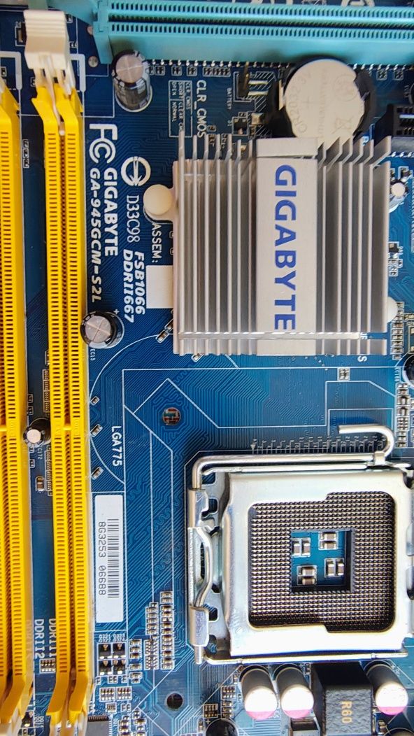 Gigabyte GA-945GCM-S2L,DDR2