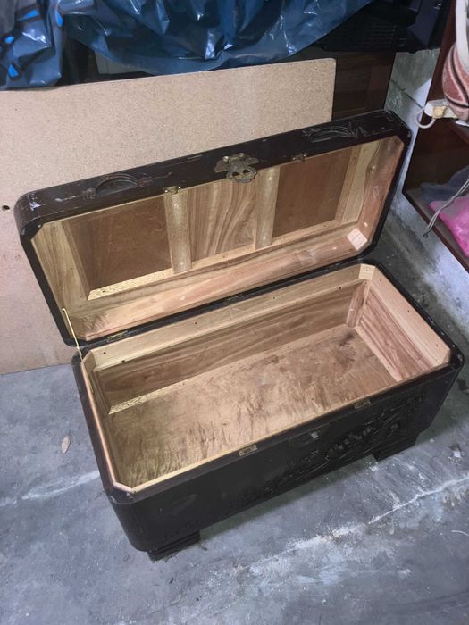 Arca Decorativa Vintage – Peça Única com Entalhes