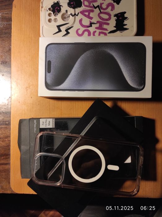 Короба и два чехла iPhone 15 pro max