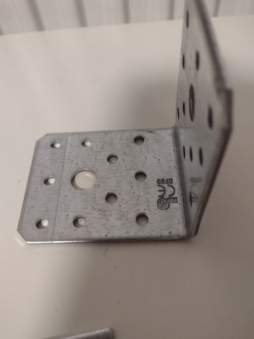 Kontownik z przetłoczeniem