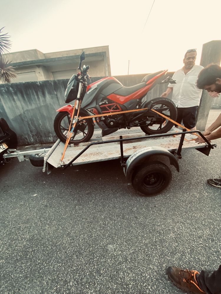 Mota 125cc impecavel!