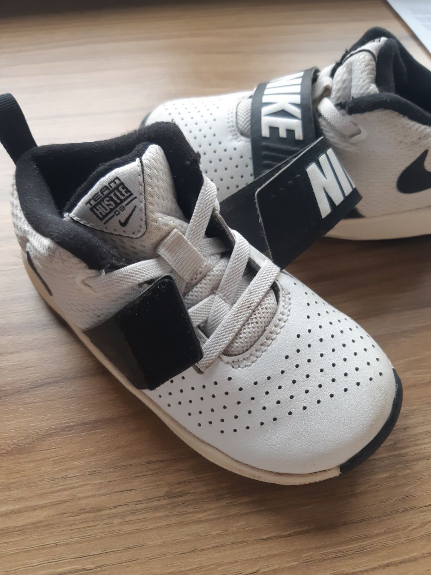 Buty adidasy dziecięce Nike 25