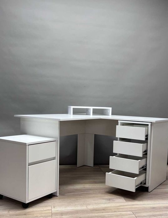 Корнер стіл письмовий, стіл кутовий.