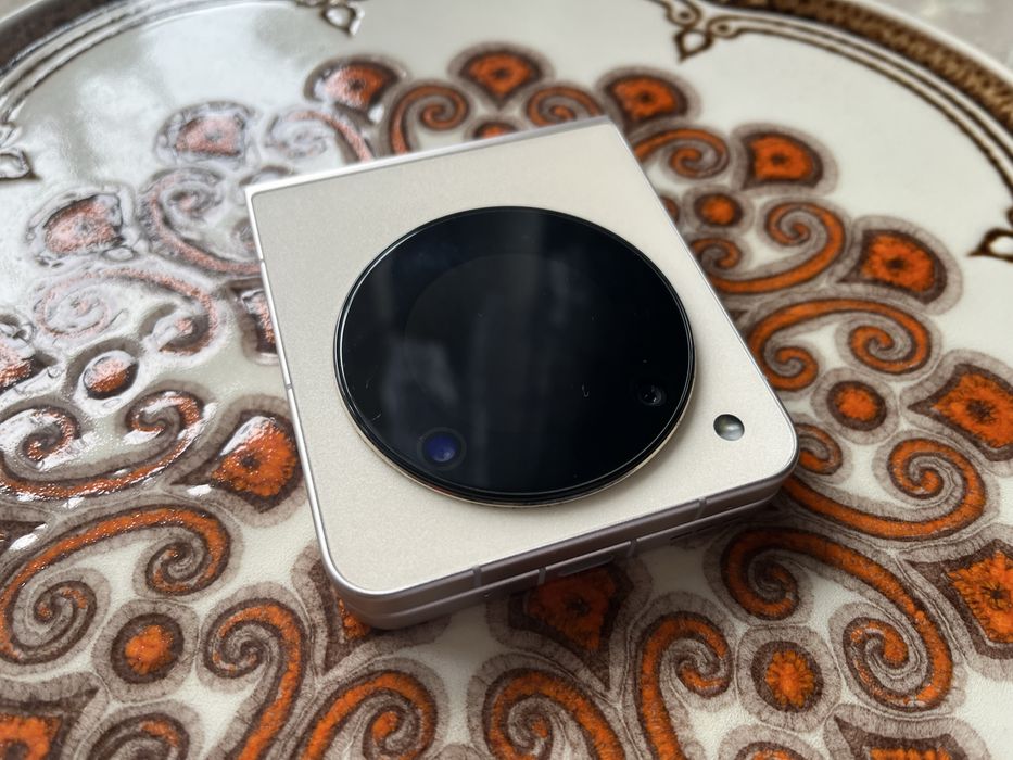 ZTE Nubia Flip 5G 8/256Gb Android Dual SIM OLED Gwarancja Składak