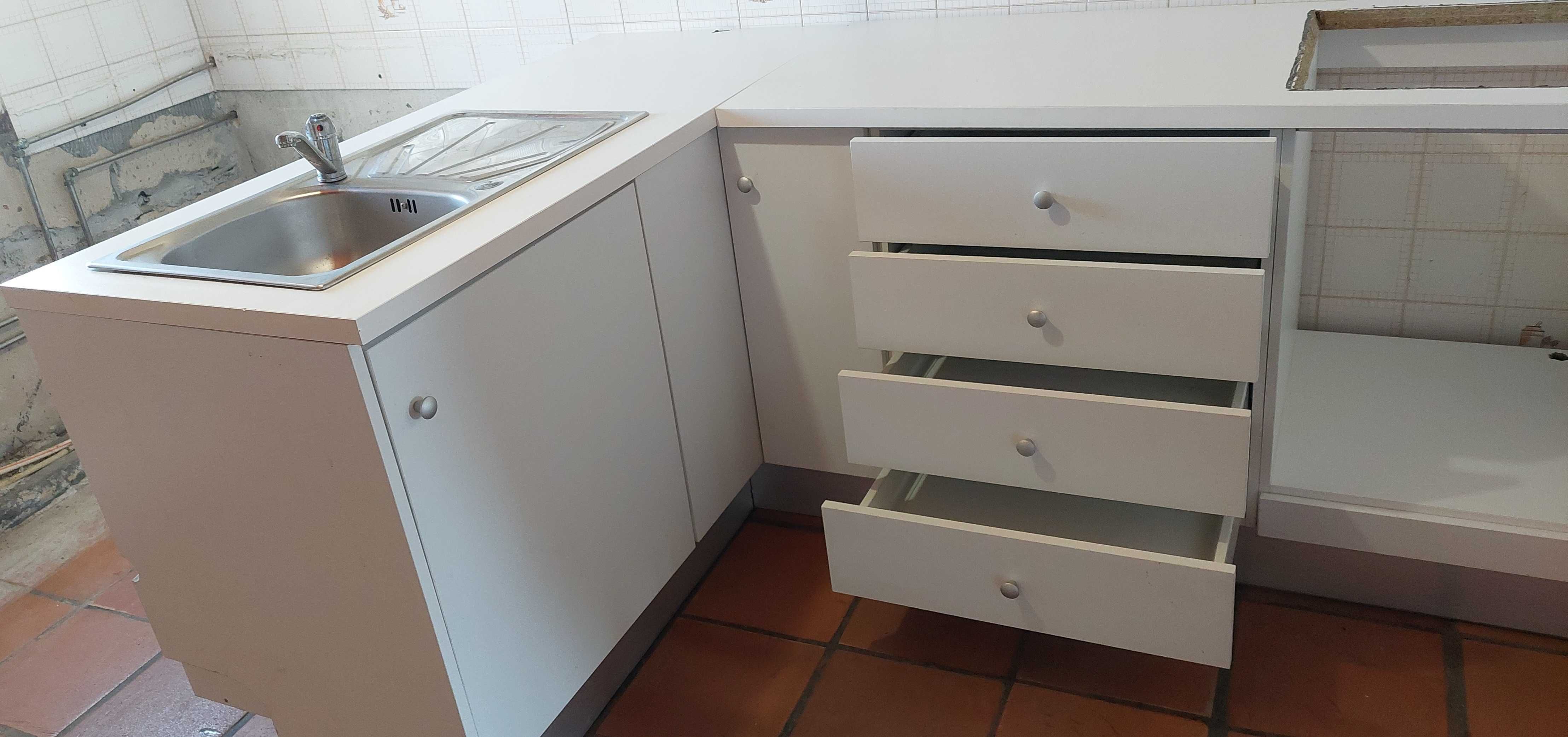 Armário de cozinha completo - superior e bancada
