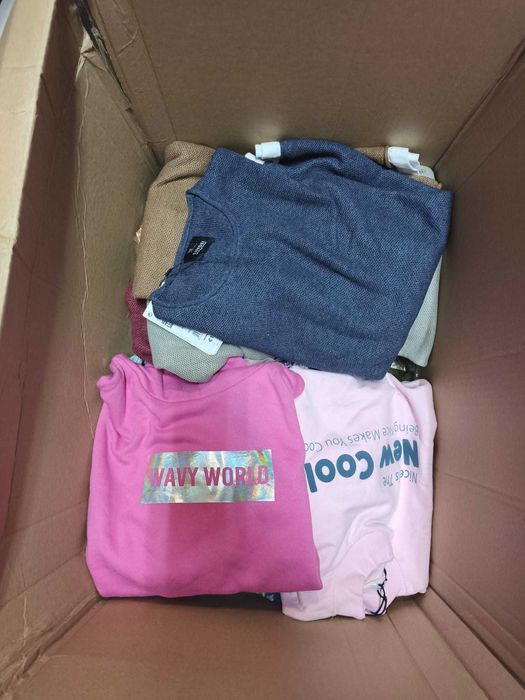 Venda de stock roupa de criança 315 pecas