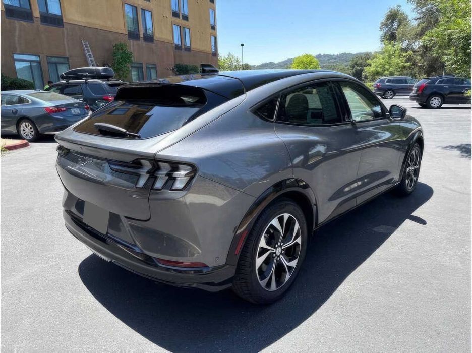 Ford Mustang Mach-E Premium      2021
