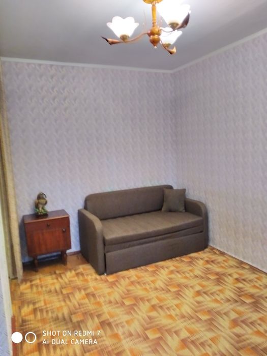 Заболотного/Добровольского, квартира с большим балконом 2эт (газ)