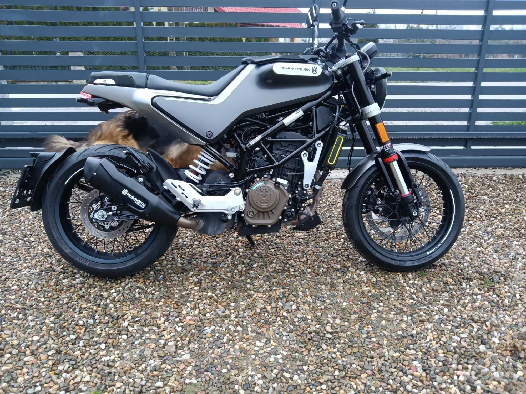 Husqvarna svartpilen 125