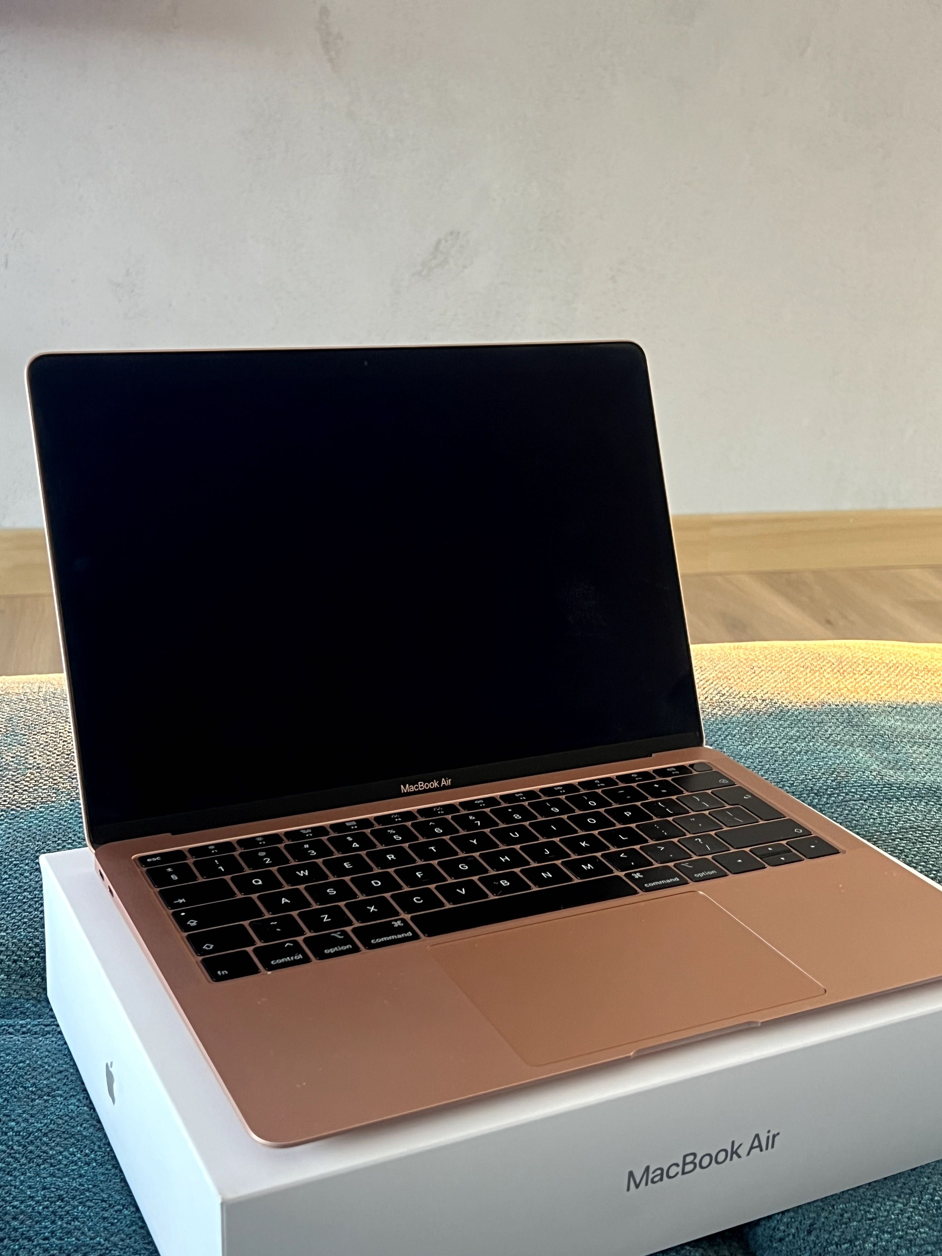 MacBook Air 13 z procesorem Intel Core i5 ósmej generacji