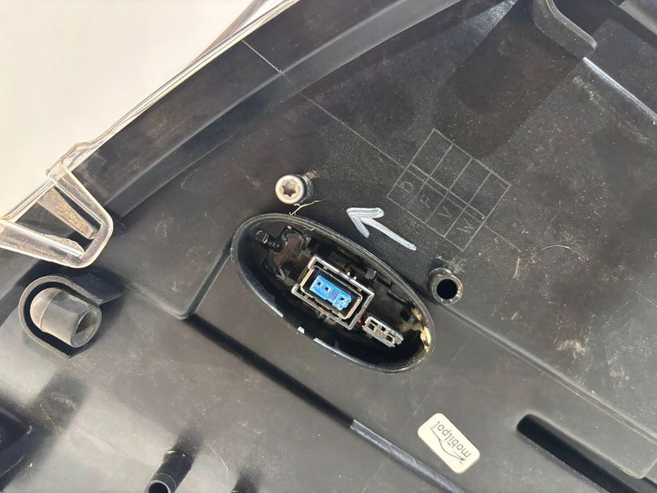 BMW X6 E71 lampa przednia xenon lewa -18112