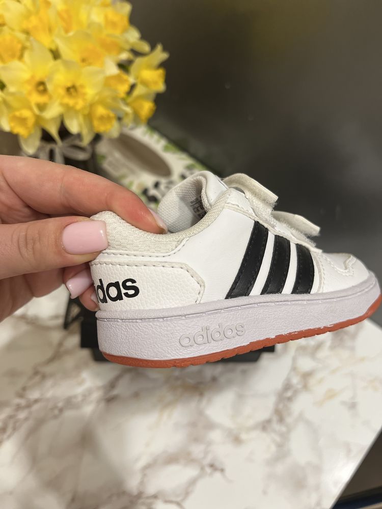 Дитячі кросівки adidas кеди білі