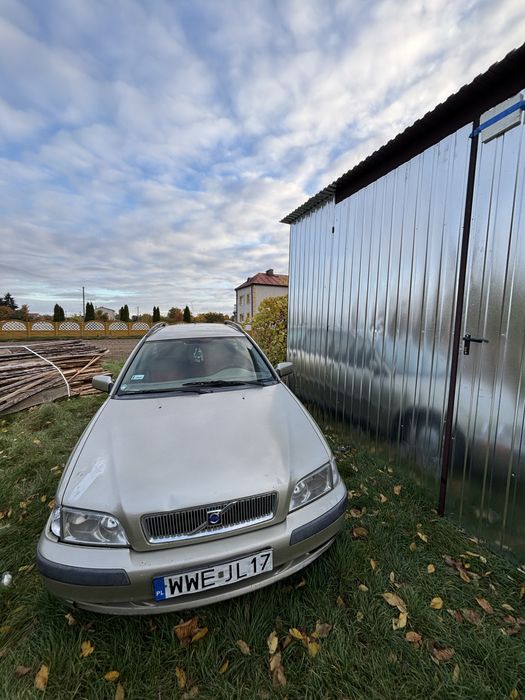 Volvo v40 2000r. 1,8 benzyna