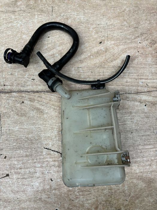 Zbiorniczek płynu wspomagania Opel Vivaro B