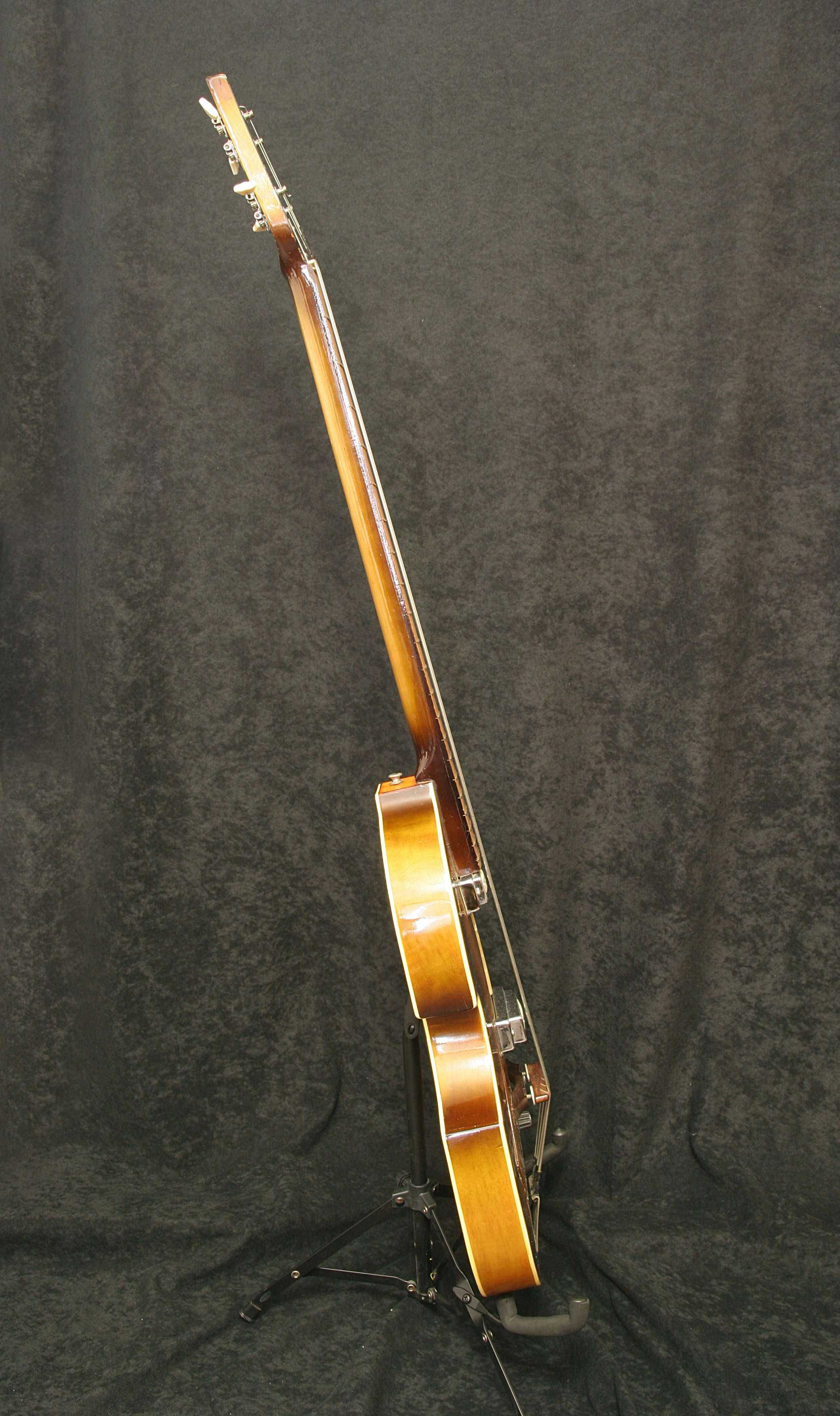 Elektryczna gitara basowa Huttl Beat Bass 1950's Sunburst