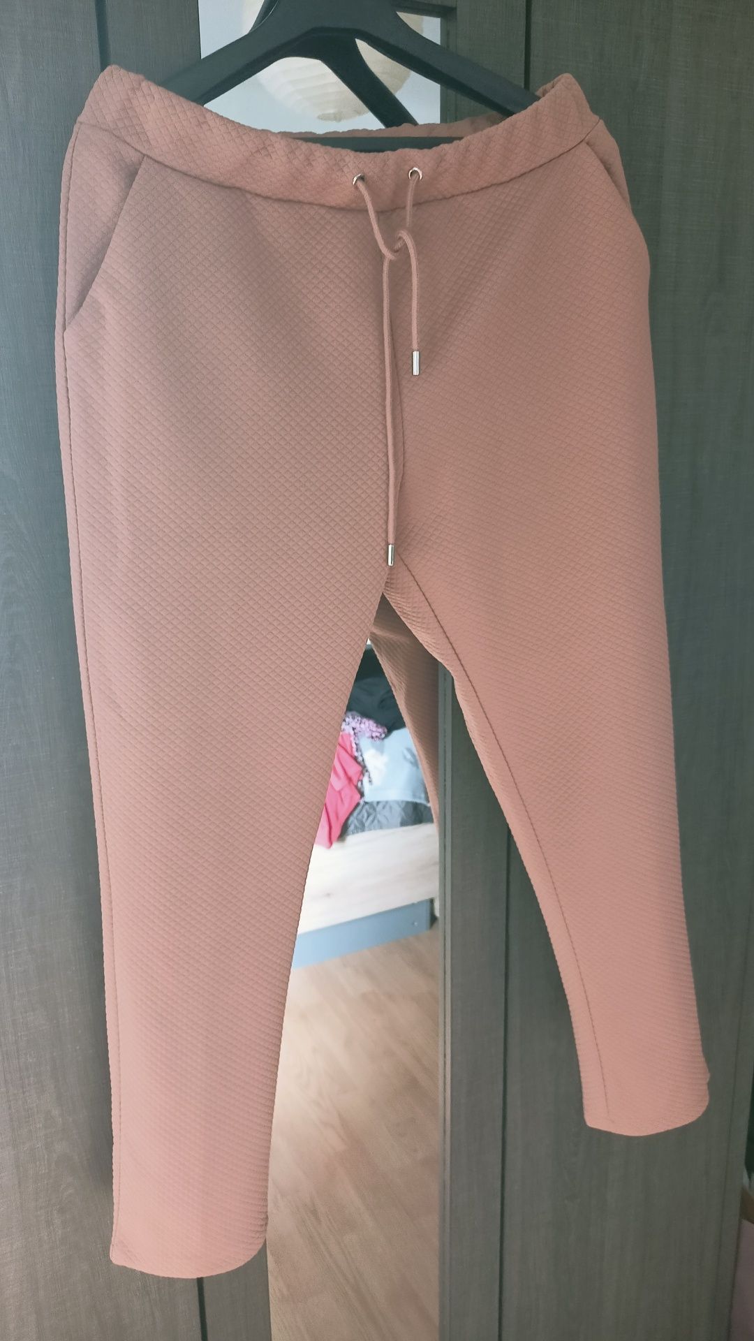Spodnie dresowe damskie TOP Secret rozmiar 40